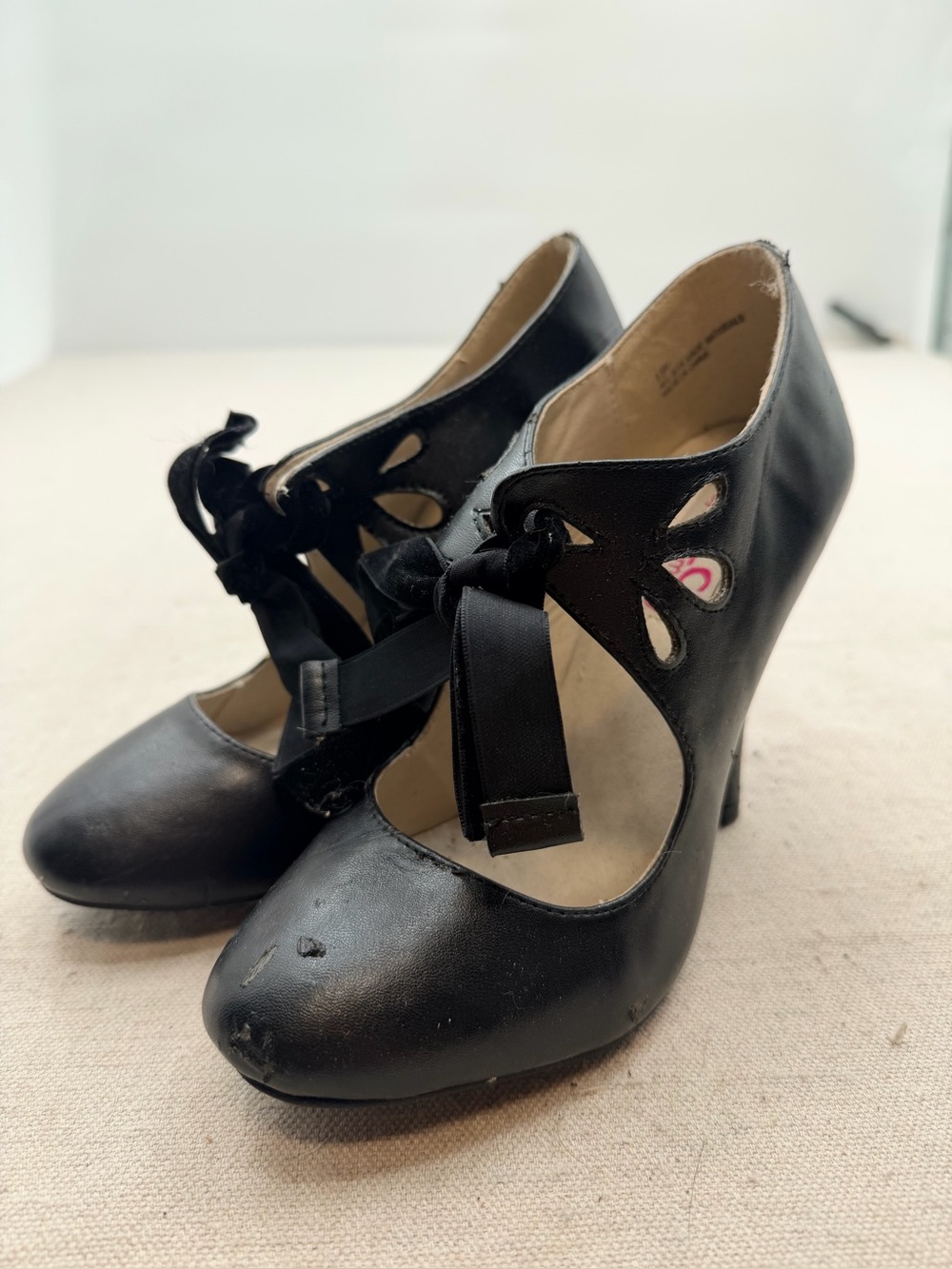Mojo Moxy Black Ribbon Cutout Heels